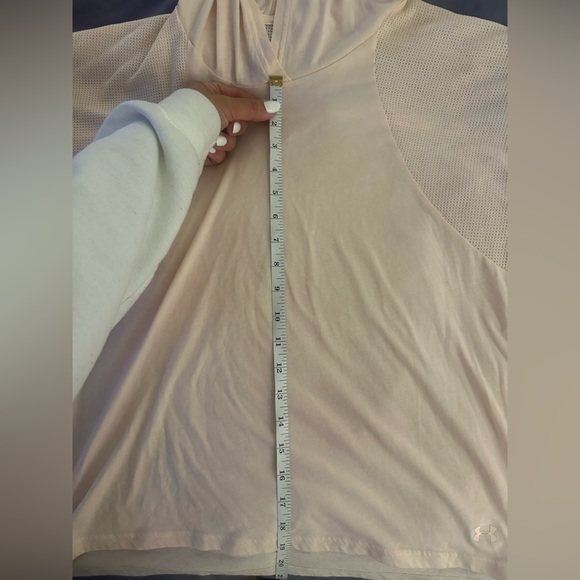 Under Armour Lightweight Hoodie Tee | Pale Orange/Pink | See Measurements - Picture 6 of 7